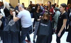 Foto: Dženan Kriještorac/Radiosarajevo.ba / U SCC-u akcija doniranja kose za izrade perika za djecu oboljelu od raka